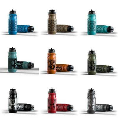 Grado alimenticio botella de bicicletas de silicona multicolor 215*80*80 mm Capacidad 650ml ejercicio al aire libre