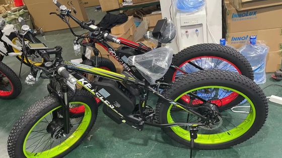 Freno de disco de almacén de la UE 72V 2000W Motor trasero doble 23AH Batería de litio 26&quot;x4.0&quot; Fat Tire Electric Bike