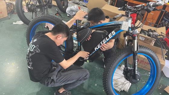 Freno de disco de almacén de la UE 72V 2000W Motor trasero doble 23AH Batería de litio 26&quot;x4.0&quot; Fat Tire Electric Bike