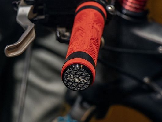130 mm * 30 mm ENLEE Gel de sílice de manija de la bicicleta Agarras de barra adecuadas para bicicletas todoterreno