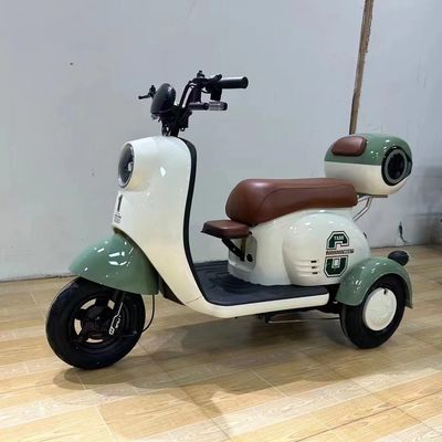Motor de 600W de potencia de 3 ruedas scooter para adultos posición del motor del eje trasero de la batería integrada